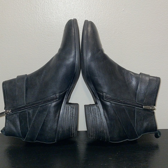Vince Camuto Leather Booties. VP-Peamer.  Size 9.5. - Picture 5 of 9